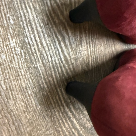 Ziera size 8 NWOT suede pumps with Rounded Toe and Modest Heel- Mary Jane hook - Picture 10 of 13